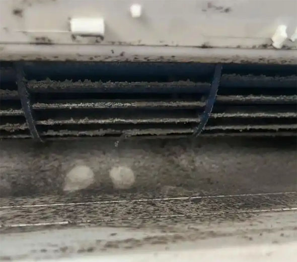 潮南空调吹的风有股烧焦味是怎么回事